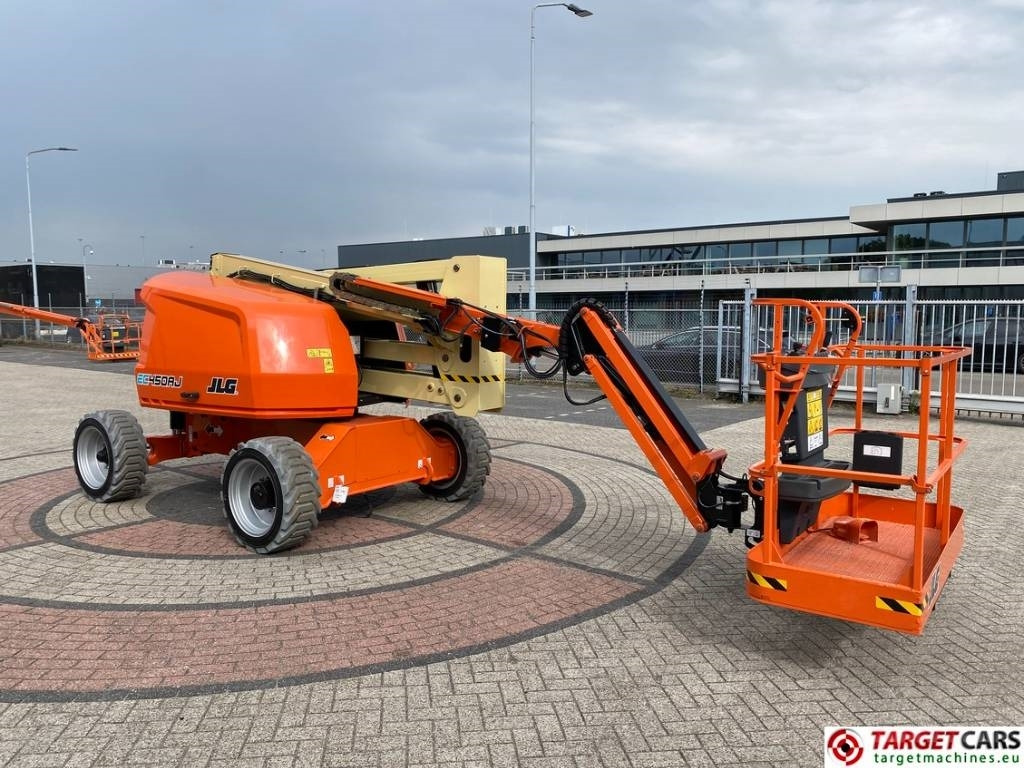 JLG EC450AJ Articulated El Lithium-Ion BoomLift 1572cm - Zglobna platforma: slika 2 JLG EC450AJ Articulated El Lithium-Ion BoomLift 1572cm - Zglobna platforma: slika 2