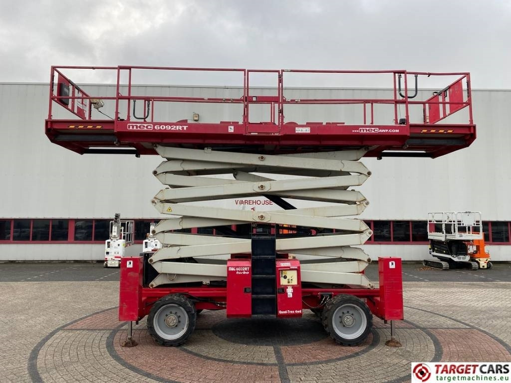 MEC 6092RT Diesel 4x4 Scissor Work Lift 2020cm - Lift u obliku makaza: slika 5 MEC 6092RT Diesel 4x4 Scissor Work Lift 2020cm - Lift u obliku makaza: slika 5