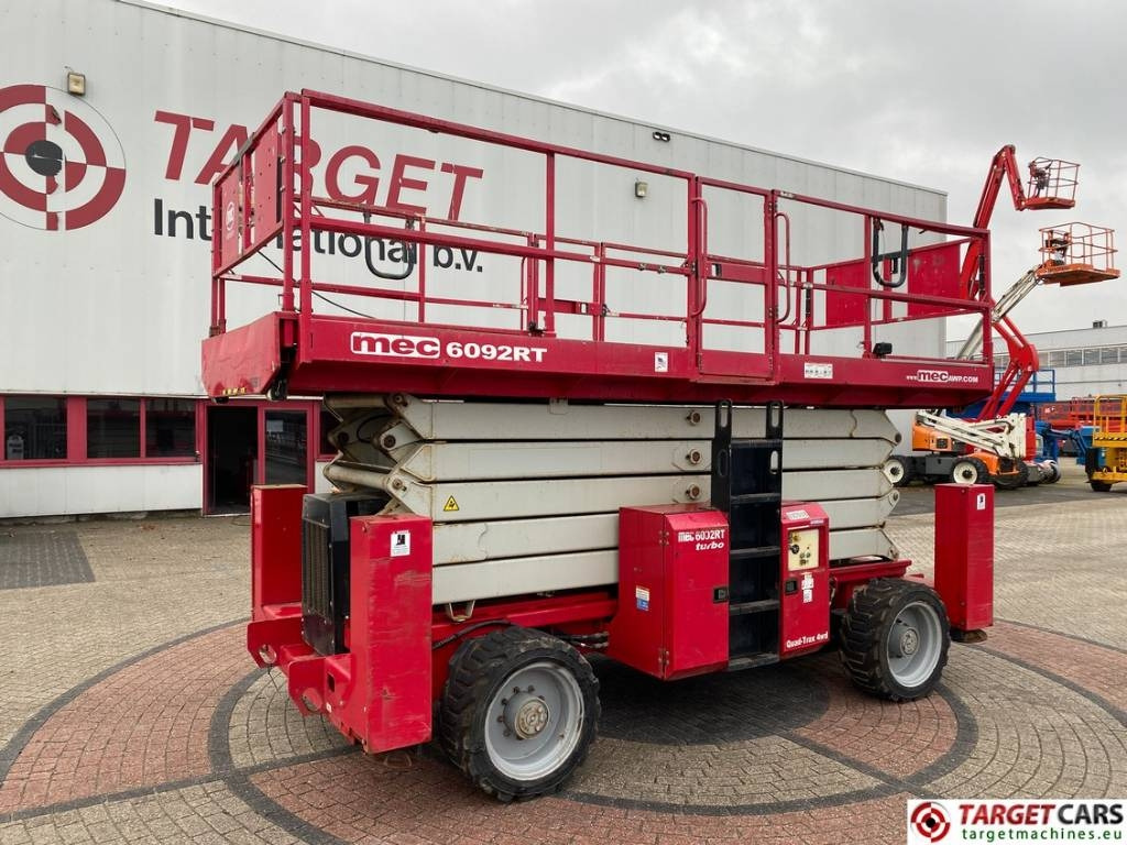MEC 6092RT Diesel 4x4 Scissor Work Lift 2020cm - Lift u obliku makaza: slika 1 MEC 6092RT Diesel 4x4 Scissor Work Lift 2020cm - Lift u obliku makaza: slika 1