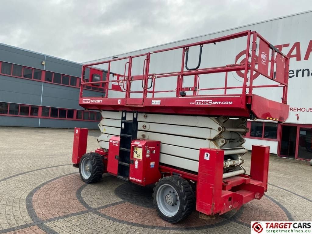 MEC 6092RT Diesel 4x4 Scissor Work Lift 2020cm - Lift u obliku makaza: slika 4 MEC 6092RT Diesel 4x4 Scissor Work Lift 2020cm - Lift u obliku makaza: slika 4