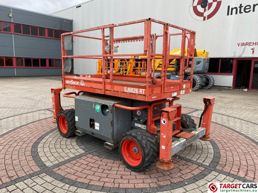SkyJack SJ6826 RT Diesel 4x4 Scissor Work Lift 992cm  - Lift u obliku makaza: slika 4 SkyJack SJ6826 RT Diesel 4x4 Scissor Work Lift 992cm  - Lift u obliku makaza: slika 4