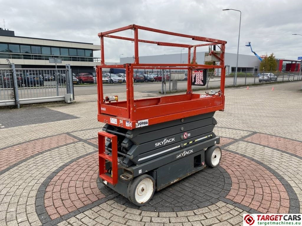 SkyJack SJIII-3226 Electric 3226 Scissor Work Lift 990cm  - Lift u obliku makaza: slika 3 SkyJack SJIII-3226 Electric 3226 Scissor Work Lift 990cm  - Lift u obliku makaza: slika 3