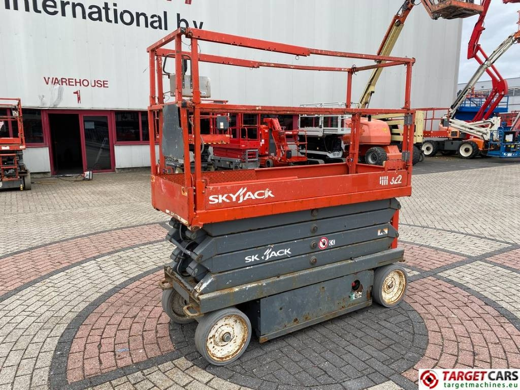 SkyJack SJIII-3226 Electric 3226 Scissor Work Lift 990cm  - Lift u obliku makaza: slika 1 SkyJack SJIII-3226 Electric 3226 Scissor Work Lift 990cm  - Lift u obliku makaza: slika 1
