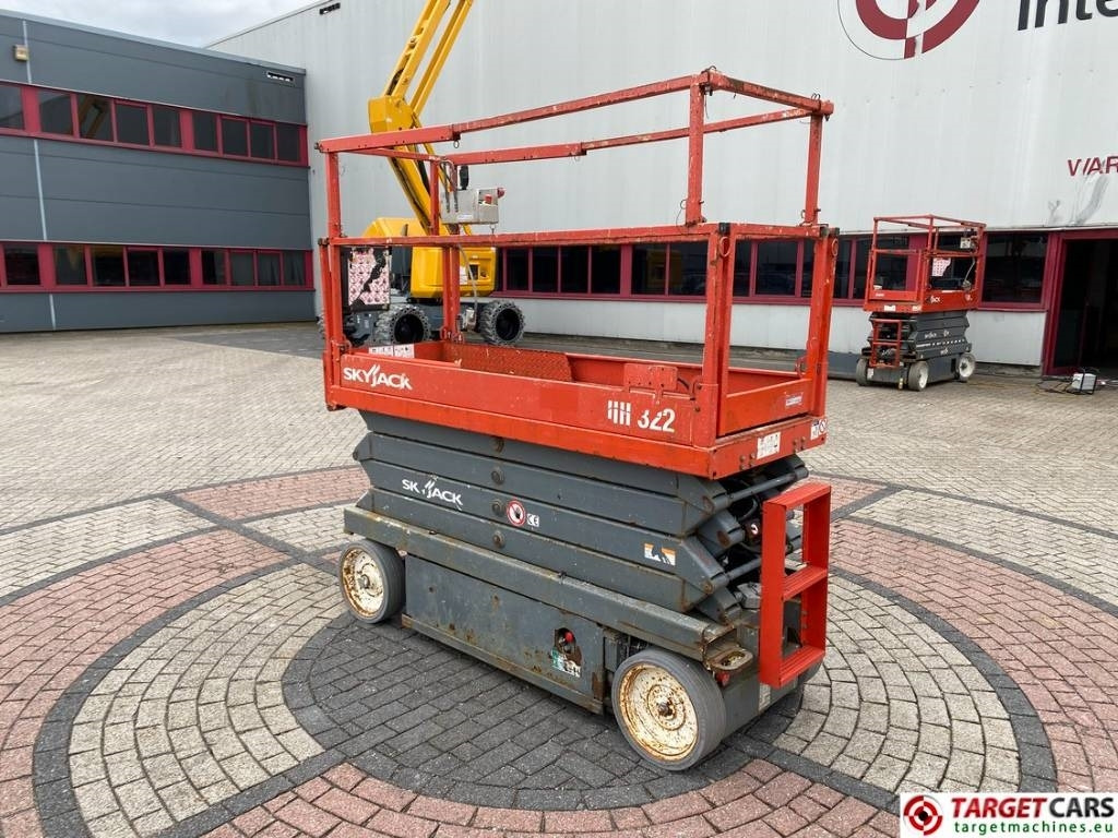 SkyJack SJIII-3226 Electric 3226 Scissor Work Lift 990cm  - Lift u obliku makaza: slika 4 SkyJack SJIII-3226 Electric 3226 Scissor Work Lift 990cm  - Lift u obliku makaza: slika 4