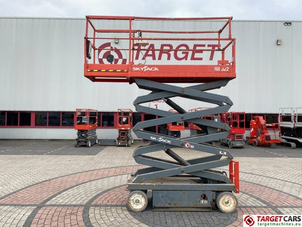 SkyJack SJIII-3226 Electric 3226 Scissor Work Lift 990cm  - Lift u obliku makaza: slika 5 SkyJack SJIII-3226 Electric 3226 Scissor Work Lift 990cm  - Lift u obliku makaza: slika 5