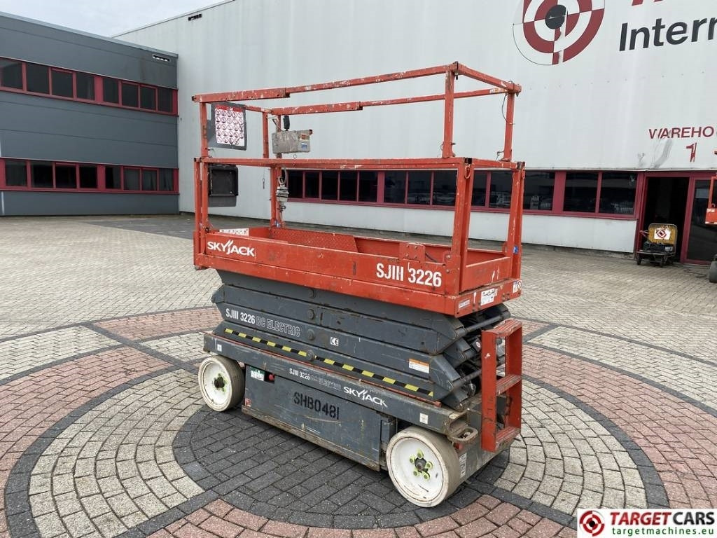 SkyJack SJIII-3226 Electric Scissor Work Lift 990cm - Lift u obliku makaza: slika 4 SkyJack SJIII-3226 Electric Scissor Work Lift 990cm - Lift u obliku makaza: slika 4