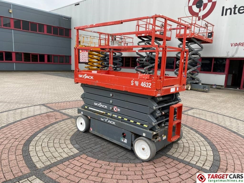 SkyJack SJIII-4632 Electric 4632 Scissor Work Lift 1170cm  - Lift u obliku makaza: slika 4 SkyJack SJIII-4632 Electric 4632 Scissor Work Lift 1170cm  - Lift u obliku makaza: slika 4