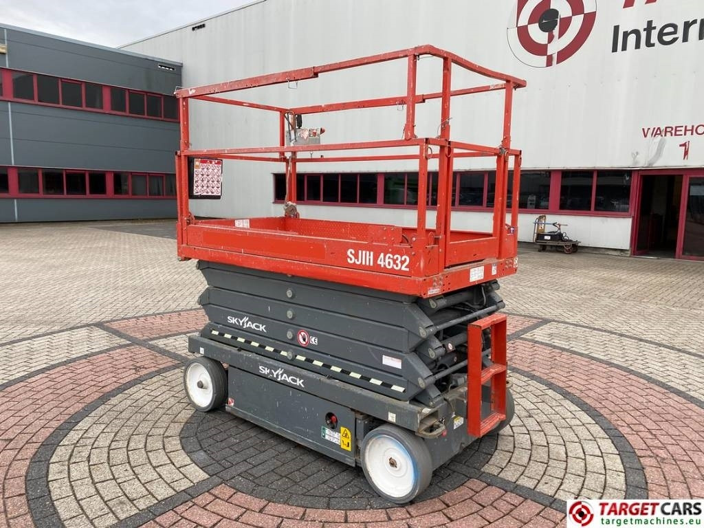 SkyJack SJIII-4632 Electric 4632 Scissor Work Lift 1170cm  - Lift u obliku makaza: slika 4 SkyJack SJIII-4632 Electric 4632 Scissor Work Lift 1170cm  - Lift u obliku makaza: slika 4