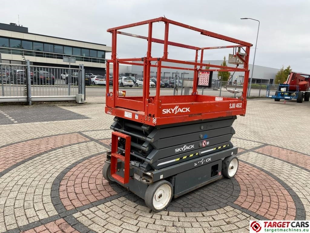SkyJack SJIII-4632 Electric 4632 Scissor Work Lift 1170cm  - Lift u obliku makaza: slika 3 SkyJack SJIII-4632 Electric 4632 Scissor Work Lift 1170cm  - Lift u obliku makaza: slika 3