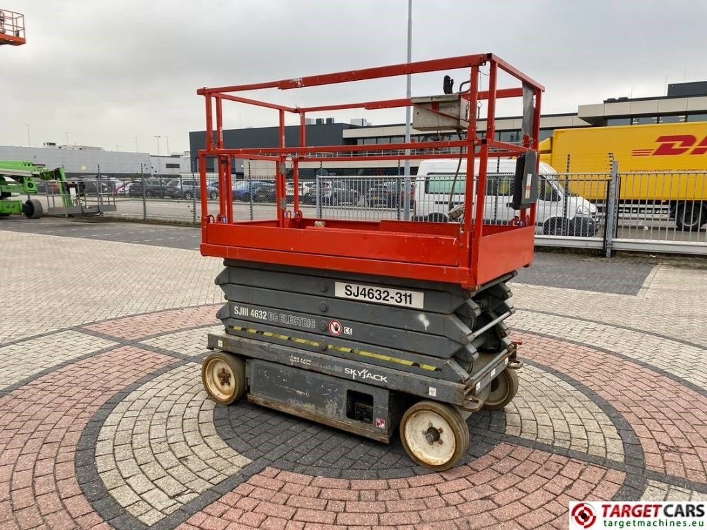 SkyJack SJIII-4632 Electric 4632 Scissor Work Lift 1170cm - Lift u obliku makaza: slika 2 SkyJack SJIII-4632 Electric 4632 Scissor Work Lift 1170cm - Lift u obliku makaza: slika 2