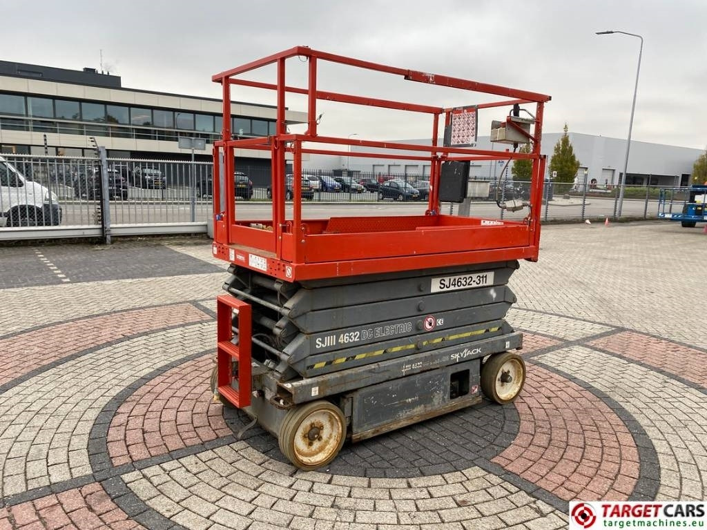 SkyJack SJIII-4632 Electric 4632 Scissor Work Lift 1170cm - Lift u obliku makaza: slika 3 SkyJack SJIII-4632 Electric 4632 Scissor Work Lift 1170cm - Lift u obliku makaza: slika 3