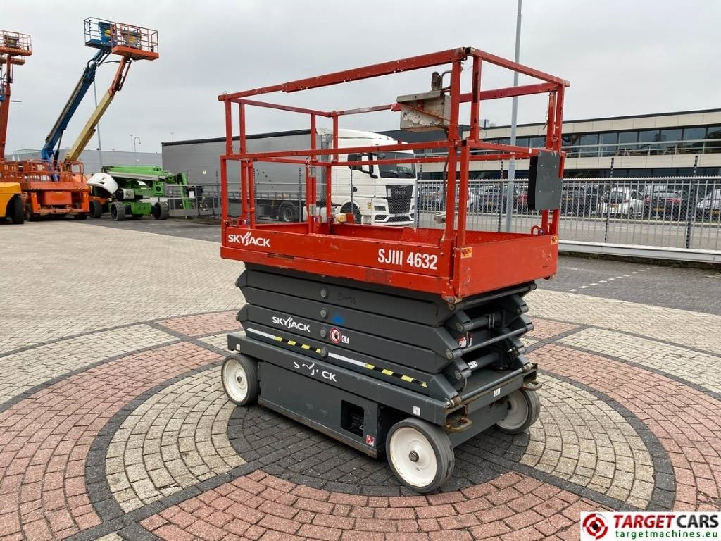SkyJack SJIII-4632 Electric 4632 Scissor Work Lift 1170cm  - Lift u obliku makaza: slika 2 SkyJack SJIII-4632 Electric 4632 Scissor Work Lift 1170cm  - Lift u obliku makaza: slika 2
