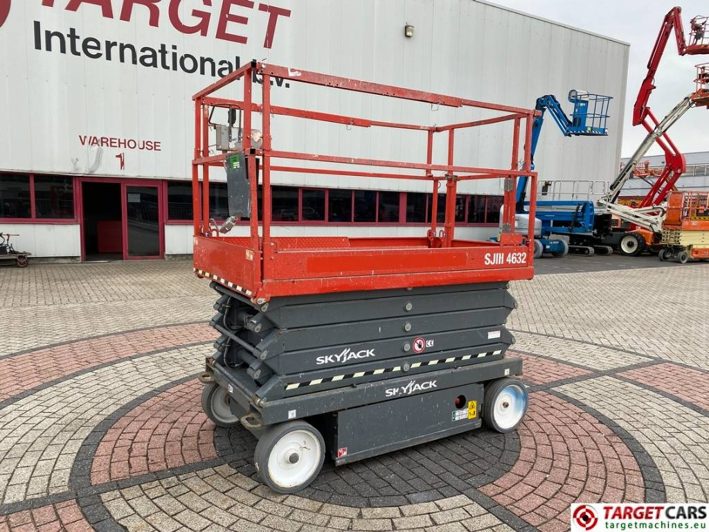 SkyJack SJIII-4632 Electric 4632 Scissor Work Lift 1170cm  - Lift u obliku makaza: slika 1 SkyJack SJIII-4632 Electric 4632 Scissor Work Lift 1170cm  - Lift u obliku makaza: slika 1