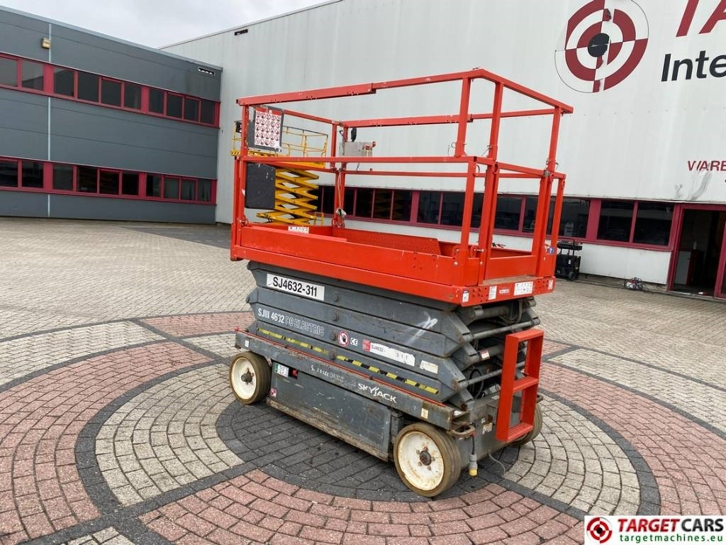 SkyJack SJIII-4632 Electric 4632 Scissor Work Lift 1170cm - Lift u obliku makaza: slika 4 SkyJack SJIII-4632 Electric 4632 Scissor Work Lift 1170cm - Lift u obliku makaza: slika 4