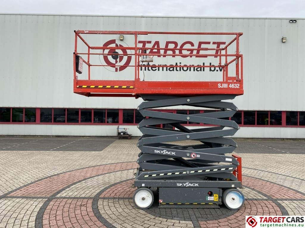 SkyJack SJIII-4632 Electric 4632 Scissor Work Lift 1170cm  - Lift u obliku makaza: slika 5 SkyJack SJIII-4632 Electric 4632 Scissor Work Lift 1170cm  - Lift u obliku makaza: slika 5