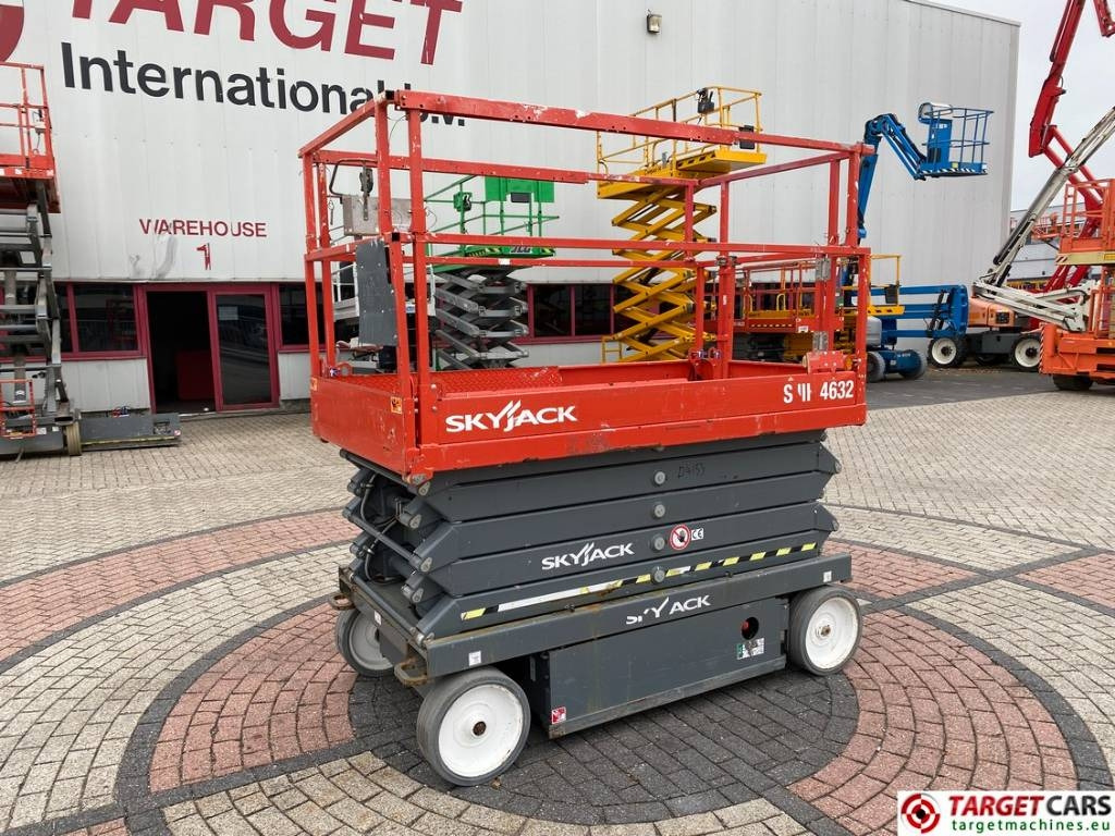 SkyJack SJIII-4632 Electric 4632 Scissor Work Lift 1170cm  - Lift u obliku makaza: slika 1 SkyJack SJIII-4632 Electric 4632 Scissor Work Lift 1170cm  - Lift u obliku makaza: slika 1