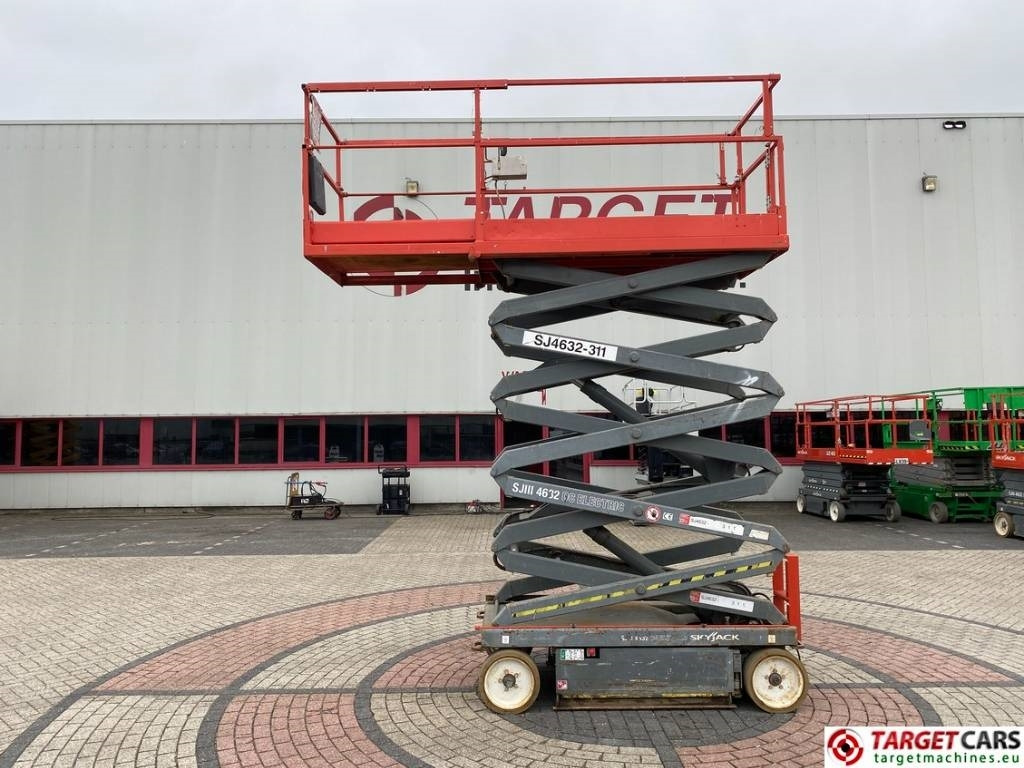 SkyJack SJIII-4632 Electric 4632 Scissor Work Lift 1170cm - Lift u obliku makaza: slika 5 SkyJack SJIII-4632 Electric 4632 Scissor Work Lift 1170cm - Lift u obliku makaza: slika 5