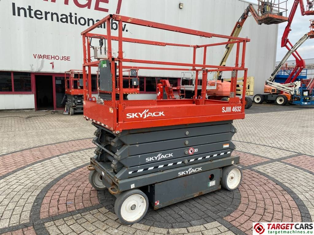 SkyJack SJIII-4632 Electric 4632 Scissor Work Lift 1170cm  - Lift u obliku makaza: slika 1 SkyJack SJIII-4632 Electric 4632 Scissor Work Lift 1170cm  - Lift u obliku makaza: slika 1