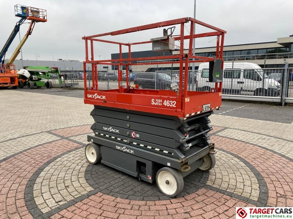SkyJack SJIII-4632 Electric 4632 Scissor Work lift 1170cm  - Lift u obliku makaza: slika 2 SkyJack SJIII-4632 Electric 4632 Scissor Work lift 1170cm  - Lift u obliku makaza: slika 2
