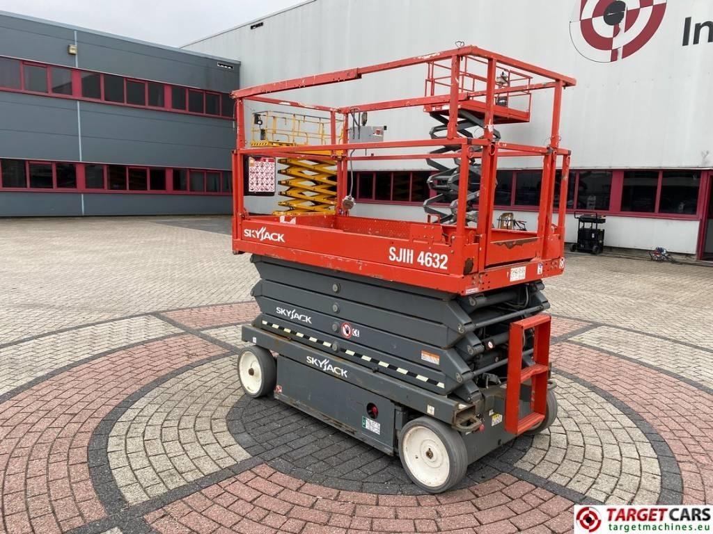 SkyJack SJIII-4632 Electric 4632 Scissor Work lift 1170cm  - Lift u obliku makaza: slika 4 SkyJack SJIII-4632 Electric 4632 Scissor Work lift 1170cm  - Lift u obliku makaza: slika 4