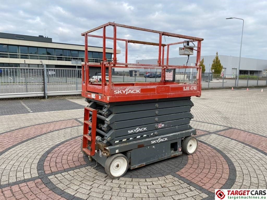 SkyJack SJIII-4740 Electric 4740 Scissor Work Lift 1380cm - Lift u obliku makaza: slika 3 SkyJack SJIII-4740 Electric 4740 Scissor Work Lift 1380cm - Lift u obliku makaza: slika 3