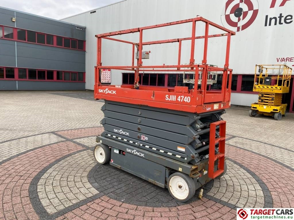 SkyJack SJIII-4740 Electric 4740 Scissor Work Lift 1380cm - Lift u obliku makaza: slika 4 SkyJack SJIII-4740 Electric 4740 Scissor Work Lift 1380cm - Lift u obliku makaza: slika 4