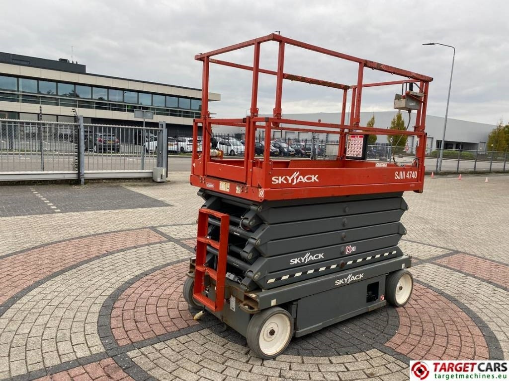 SkyJack SJIII-4740 Electric 4740 Scissor Work Lift 1380cm - Lift u obliku makaza: slika 3 SkyJack SJIII-4740 Electric 4740 Scissor Work Lift 1380cm - Lift u obliku makaza: slika 3