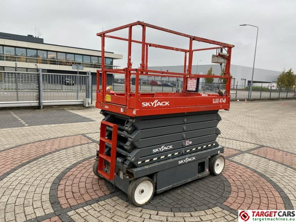 SkyJack SJIII-4740 Electric 4740 Scissor Work Lift 1380cm - Lift u obliku makaza: slika 3 SkyJack SJIII-4740 Electric 4740 Scissor Work Lift 1380cm - Lift u obliku makaza: slika 3