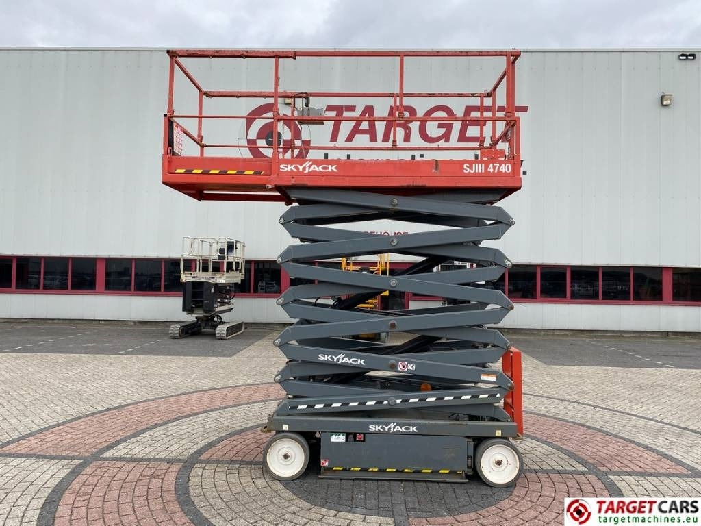 SkyJack SJIII-4740 Electric 4740 Scissor Work Lift 1380cm - Lift u obliku makaza: slika 5 SkyJack SJIII-4740 Electric 4740 Scissor Work Lift 1380cm - Lift u obliku makaza: slika 5