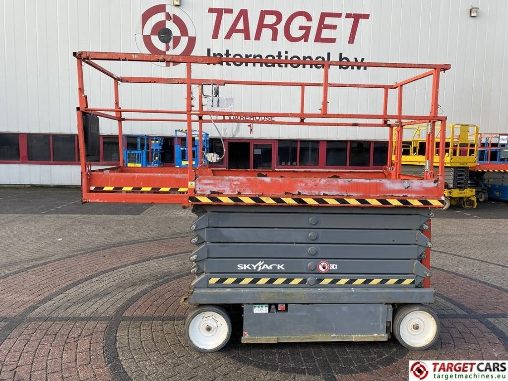 SkyJack SJIII-4740 Electric Scissor 4740 Work Lift 1380cm - Lift u obliku makaza: slika 5 SkyJack SJIII-4740 Electric Scissor 4740 Work Lift 1380cm - Lift u obliku makaza: slika 5