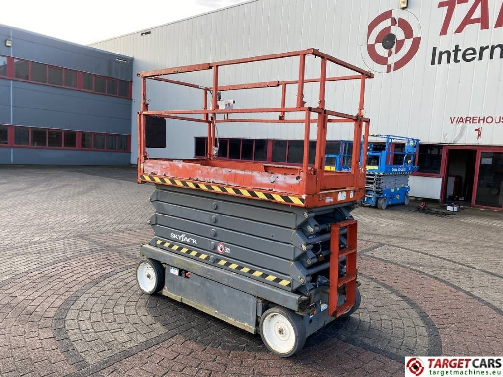 SkyJack SJIII-4740 Electric Scissor 4740 Work Lift 1380cm - Lift u obliku makaza: slika 4 SkyJack SJIII-4740 Electric Scissor 4740 Work Lift 1380cm - Lift u obliku makaza: slika 4