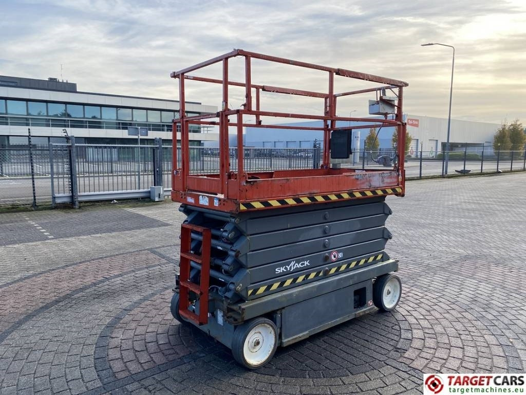 SkyJack SJIII-4740 Electric Scissor 4740 Work Lift 1380cm - Lift u obliku makaza: slika 3 SkyJack SJIII-4740 Electric Scissor 4740 Work Lift 1380cm - Lift u obliku makaza: slika 3