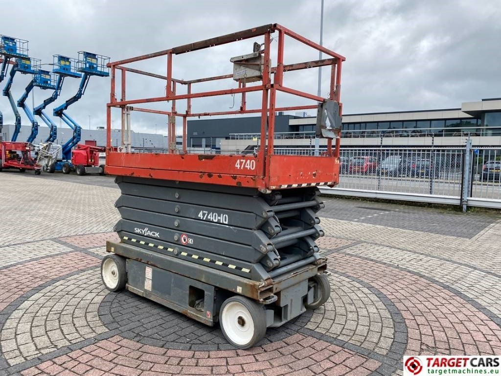 SkyJack SJIII-4740 Electric Scissor 4740 Work Lift 1380cm - Lift u obliku makaza: slika 2 SkyJack SJIII-4740 Electric Scissor 4740 Work Lift 1380cm - Lift u obliku makaza: slika 2