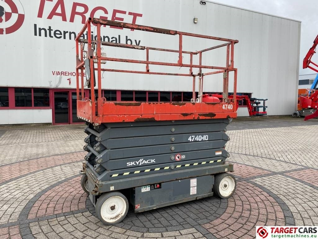 SkyJack SJIII-4740 Electric Scissor 4740 Work Lift 1380cm - Lift u obliku makaza: slika 1 SkyJack SJIII-4740 Electric Scissor 4740 Work Lift 1380cm - Lift u obliku makaza: slika 1