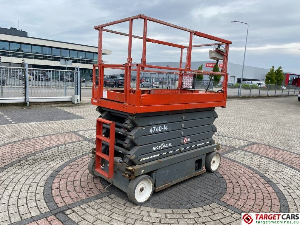 SkyJack SJIII-4740 Electric Scissor Work Lift 1380cm - Lift u obliku makaza: slika 3 SkyJack SJIII-4740 Electric Scissor Work Lift 1380cm - Lift u obliku makaza: slika 3
