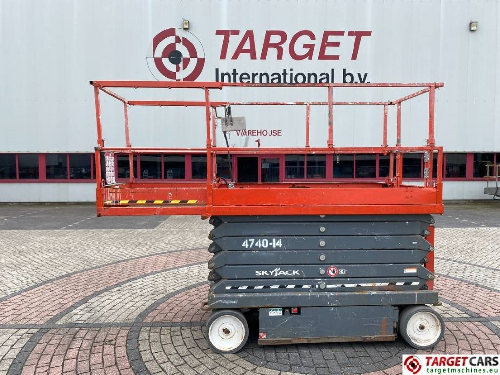 SkyJack SJIII-4740 Electric Scissor Work Lift 1380cm - Lift u obliku makaza: slika 5 SkyJack SJIII-4740 Electric Scissor Work Lift 1380cm - Lift u obliku makaza: slika 5