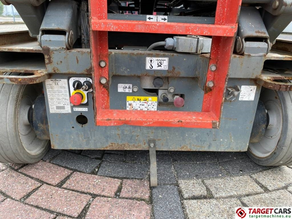 Lift u obliku makaza SkyJack SJIII-4740 Electric Scissor Work Lift 1380cm: slika 11 Lift u obliku makaza SkyJack SJIII-4740 Electric Scissor Work Lift 1380cm: slika 11