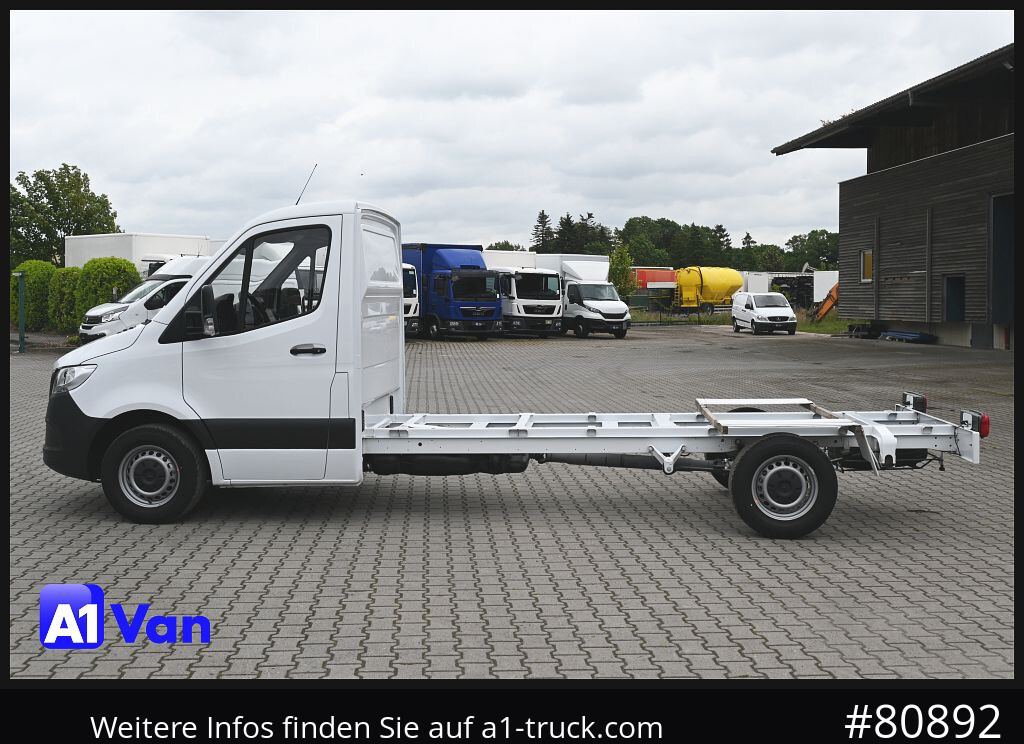 Novu Kamion sa golom šasijom i zatvorenom kabinom MERCEDES-BENZ Sprinter 317 CDI Fahrgestell, NEU, Klima, Tempomat, 3-Sitzer: slika 12