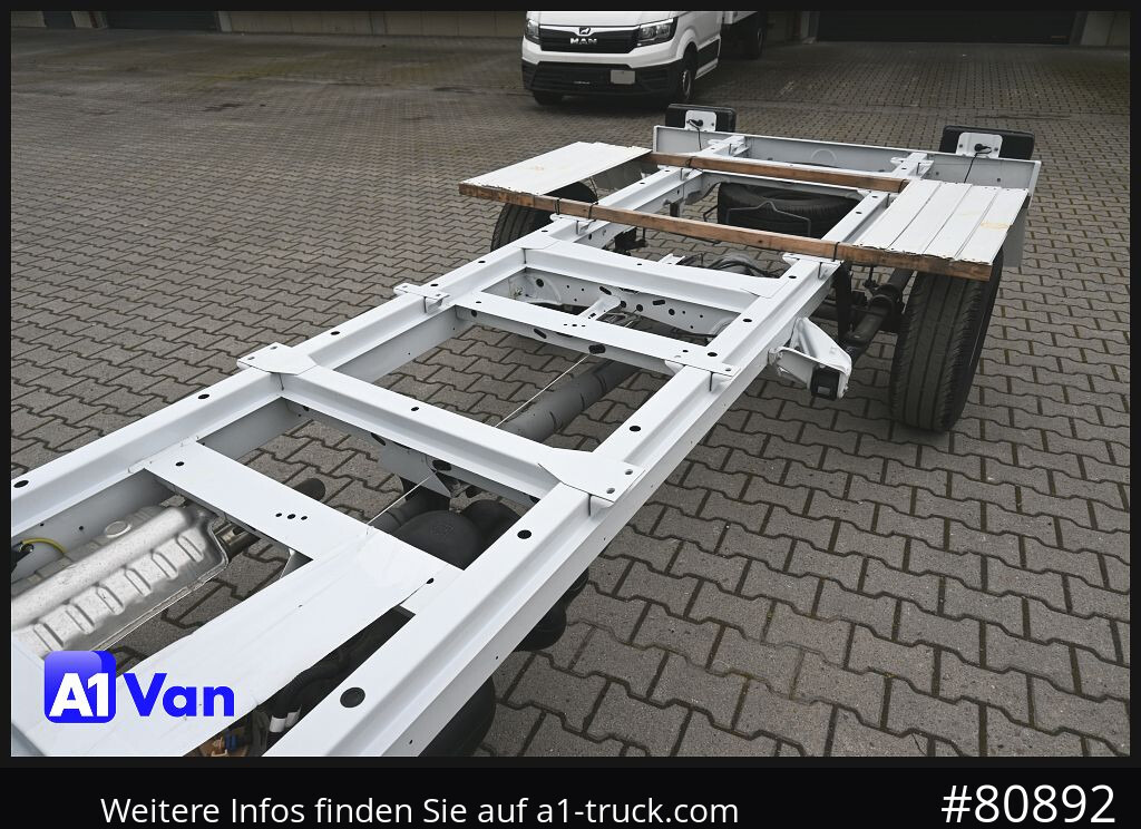 Novu Kamion sa golom šasijom i zatvorenom kabinom MERCEDES-BENZ Sprinter 317 CDI Fahrgestell, NEU, Klima, Tempomat, 3-Sitzer: slika 15