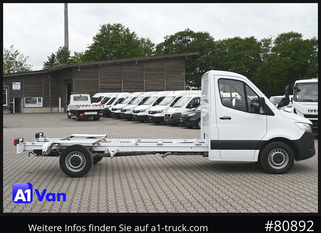 Novu Kamion sa golom šasijom i zatvorenom kabinom MERCEDES-BENZ Sprinter 317 CDI Fahrgestell, NEU, Klima, Tempomat, 3-Sitzer: slika 8