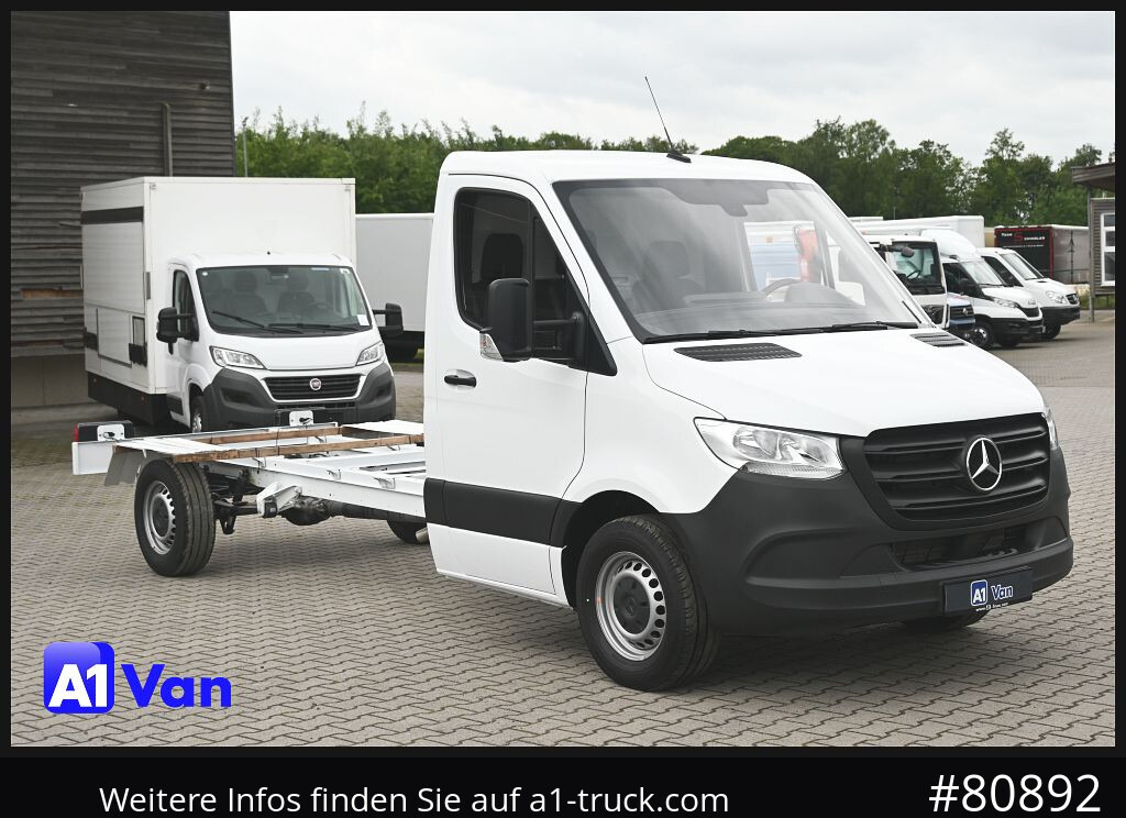 MERCEDES-BENZ Sprinter 317 CDI Fahrgestell, NEU, Klima, Tempomat, 3-Sitzer - Kamion sa golom šasijom i zatvorenom kabinom: slika 1 MERCEDES-BENZ Sprinter 317 CDI Fahrgestell, NEU, Klima, Tempomat, 3-Sitzer - Kamion sa golom šasijom i zatvorenom kabinom: slika 1