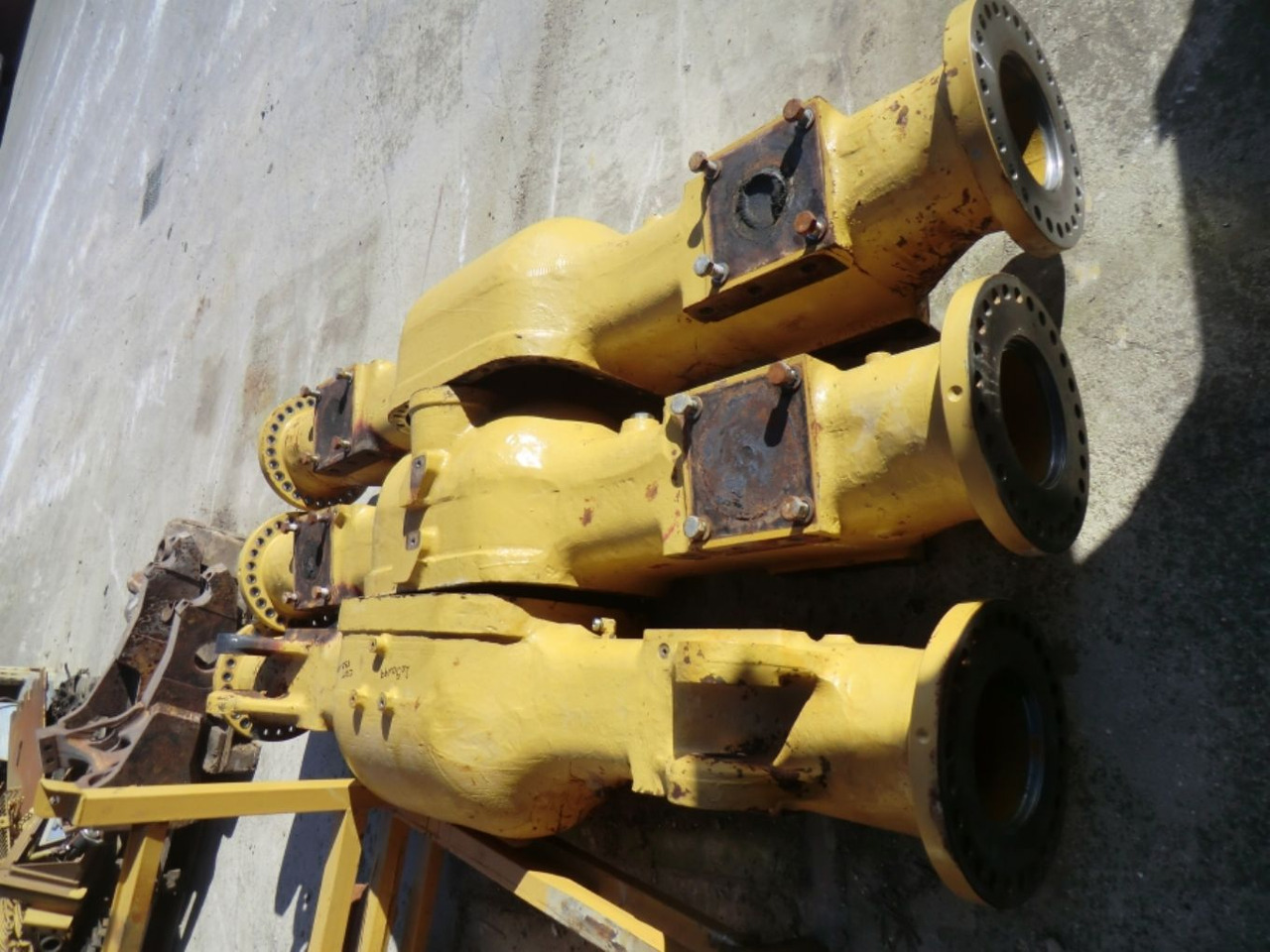 Caterpillar 735 ALLOGGIAMENTO ASSALE CENTRALE - Osovina i delovi za Građevinska mašina: slika 1 Caterpillar 735 ALLOGGIAMENTO ASSALE CENTRALE - Osovina i delovi za Građevinska mašina: slika 1