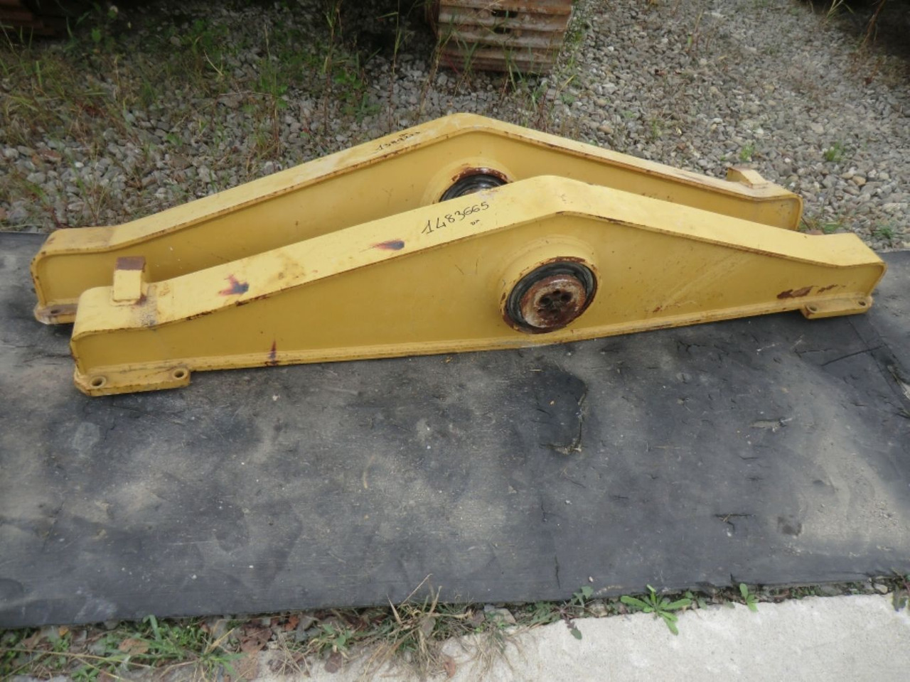 Caterpillar 735 Braccetto destro di collegamento assale centrale e posteriore. (ARM AS RH) - Osovina i delovi za Građevinska mašina: slika 1 Caterpillar 735 Braccetto destro di collegamento assale centrale e posteriore. (ARM AS RH) - Osovina i delovi za Građevinska mašina: slika 1