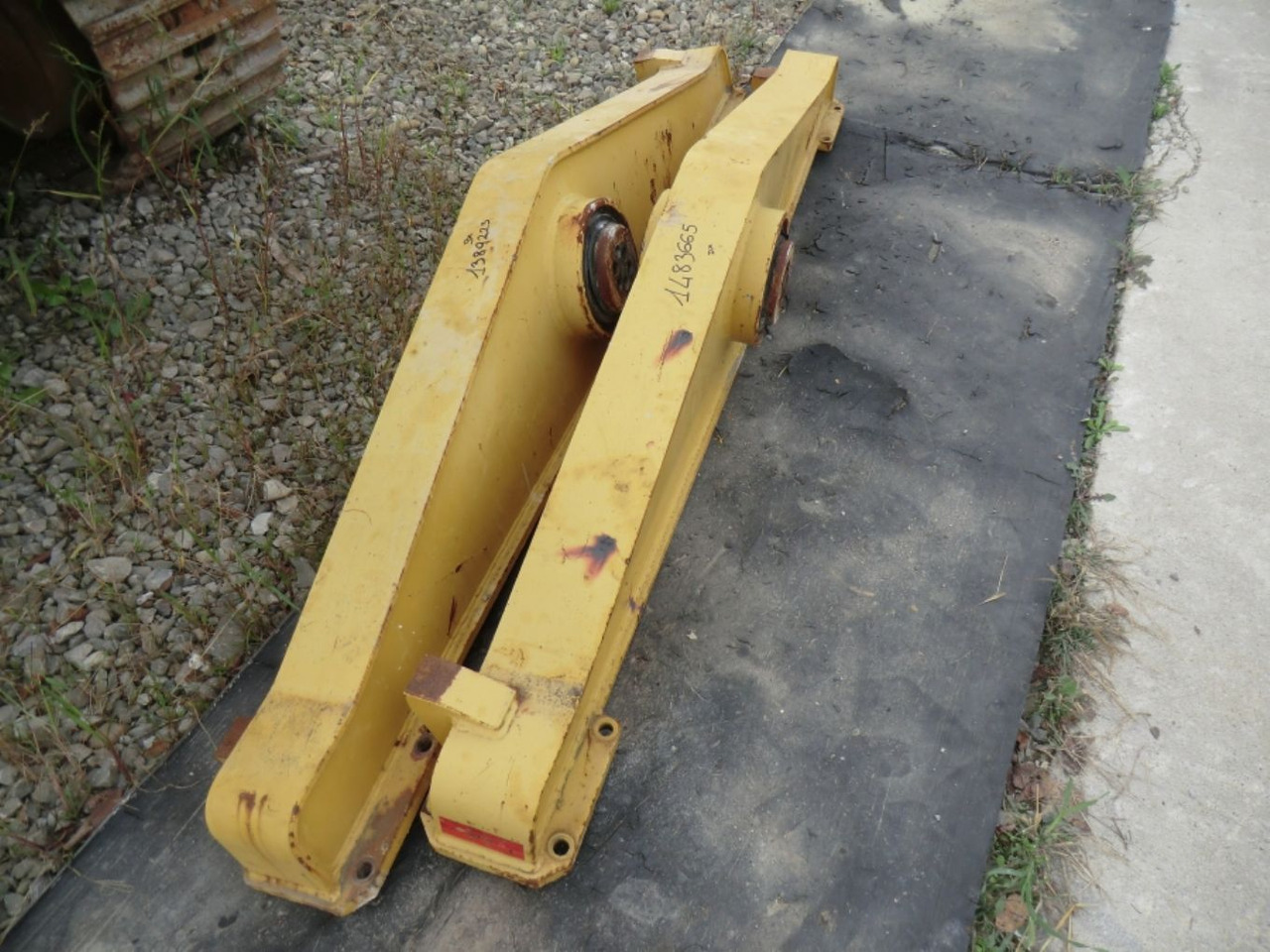 Caterpillar 735 Braccetto sinistro di collegamento assale centrale e posteriore. (ARM AS LH) - Osovina i delovi za Građevinska mašina: slika 2 Caterpillar 735 Braccetto sinistro di collegamento assale centrale e posteriore. (ARM AS LH) - Osovina i delovi za Građevinska mašina: slika 2