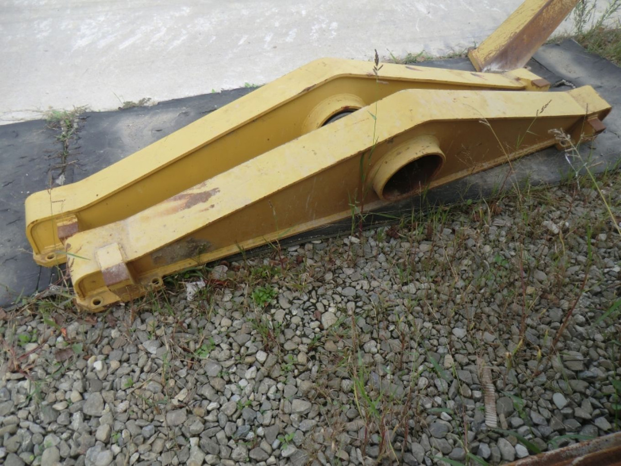 Caterpillar 735 Braccetto sinistro di collegamento assale centrale e posteriore. (ARM AS LH) - Osovina i delovi za Građevinska mašina: slika 1 Caterpillar 735 Braccetto sinistro di collegamento assale centrale e posteriore. (ARM AS LH) - Osovina i delovi za Građevinska mašina: slika 1