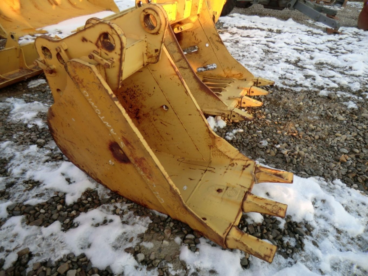 Mantovani Benne L 221 GP Benna con denti, larghezza mm 600. - Kašika za bager: slika 1 Mantovani Benne L 221 GP Benna con denti, larghezza mm 600. - Kašika za bager: slika 1