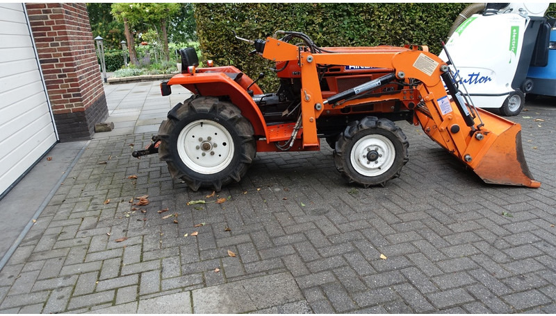 Hinomoto C144 4x4 met frontlader - Traktor: slika 3 Hinomoto C144 4x4 met frontlader - Traktor: slika 3