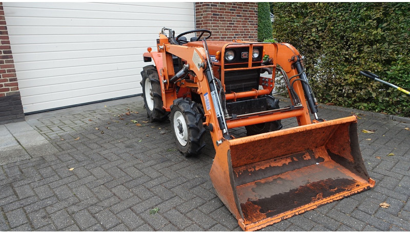 Hinomoto C144 4x4 met frontlader - Traktor: slika 2 Hinomoto C144 4x4 met frontlader - Traktor: slika 2