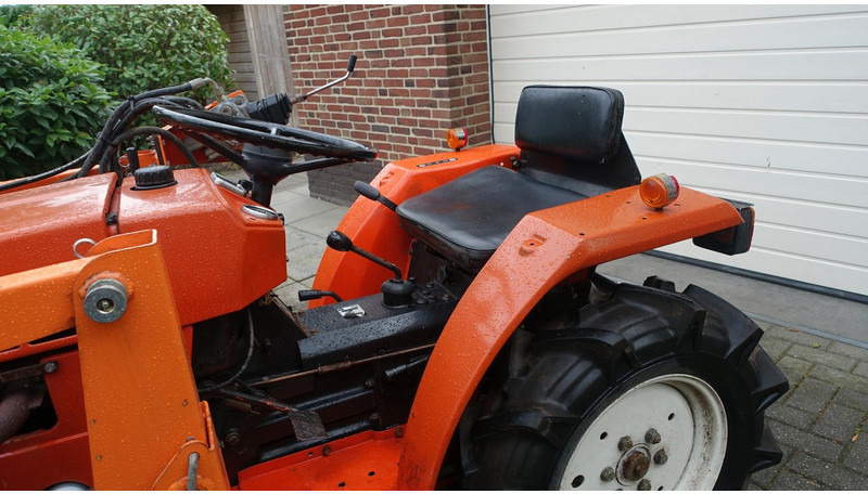 Hinomoto C144 4x4 met frontlader - Traktor: slika 5 Hinomoto C144 4x4 met frontlader - Traktor: slika 5