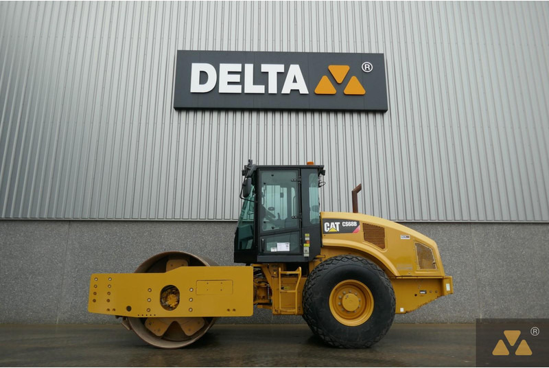 Caterpillar CS68B - Valjak: slika 1 Caterpillar CS68B - Valjak: slika 1